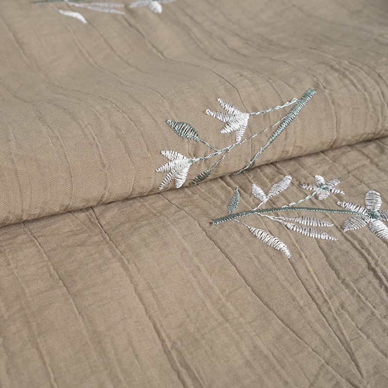 ピーチシードオーキッド刺繍花しわ生地