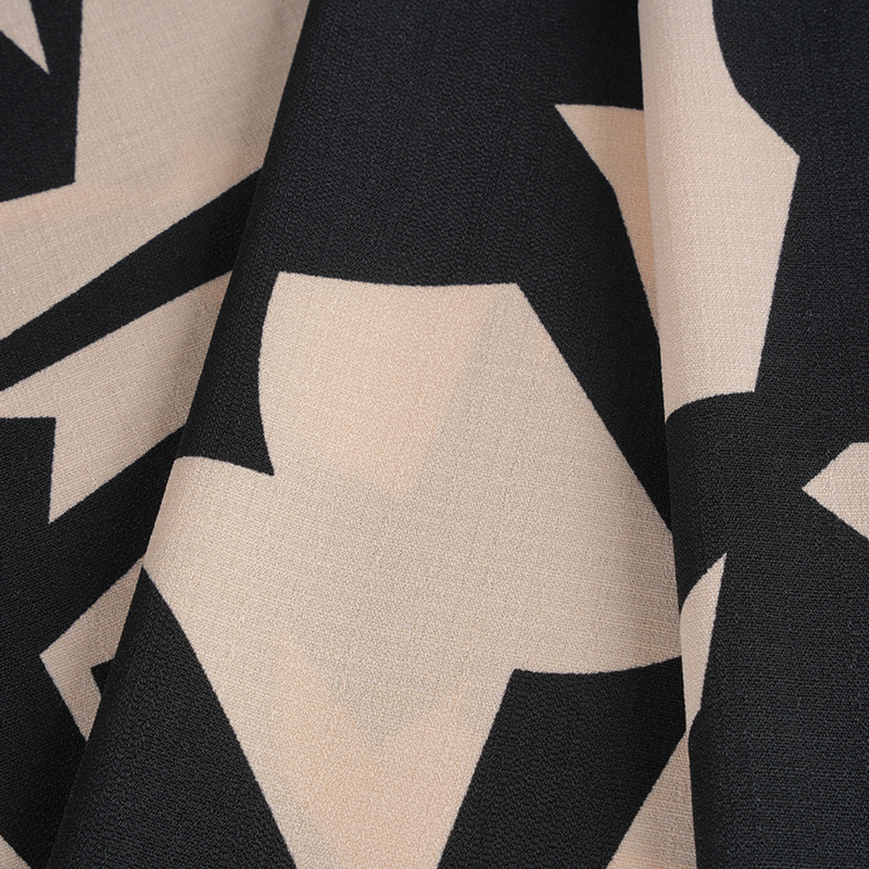 5068 リンロン麻ピンクと黒のプリント生地