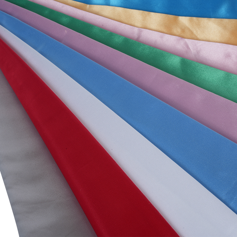 50/75 光沢のある無撚サテン + 薄いパドルオントップ生地