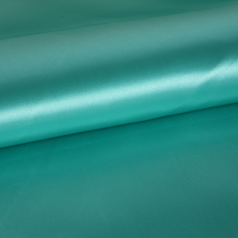 50/75 光沢のある無撚サテン + 薄いパドルオントップ生地